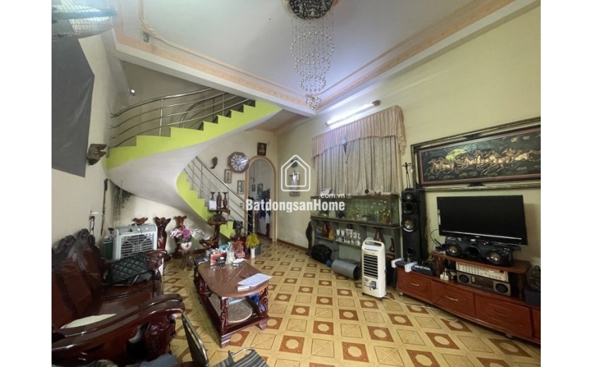 Bán nhà mặt phố Trương Văn Thành, Q.9, Hiệp Phú. DT 64m2, 2 tầng, 2PN. Sổ hồng, giá 4.9 tỷ. LH: 0933125879